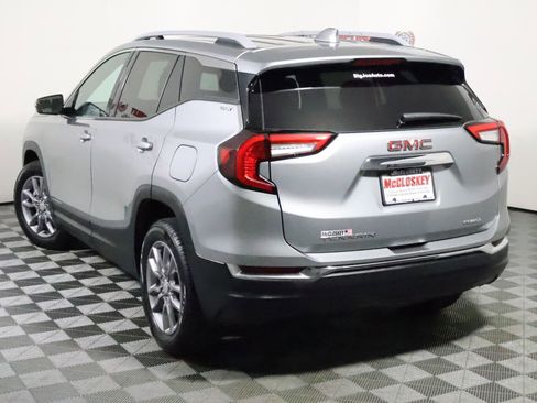 Used 2024 GMC Terrain SLT image 17