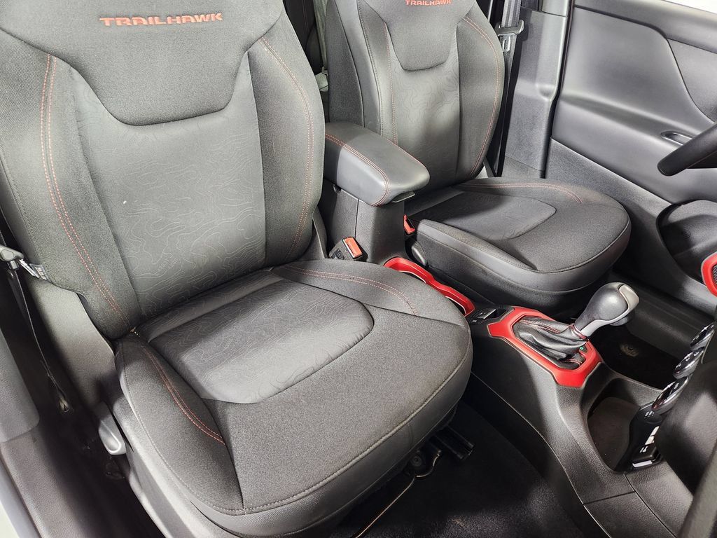 Used 2016 Jeep Renegade Trailhawk AWD/4WD image 11