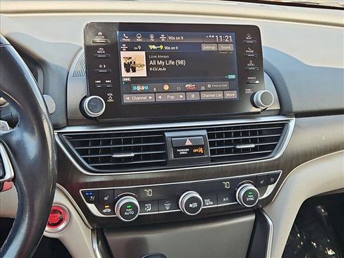 Used 2018 Honda Accord Touring image 15