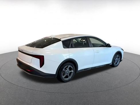 Used 2025 Kia K4 LXS image 10