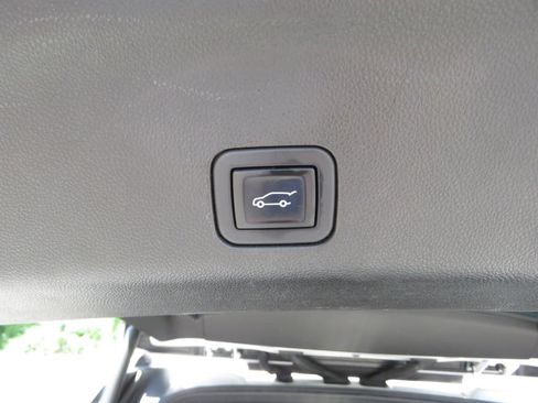 Used 2023 Chevrolet Suburban High Country w/ Premium Package 2 AWD/4WD image 20