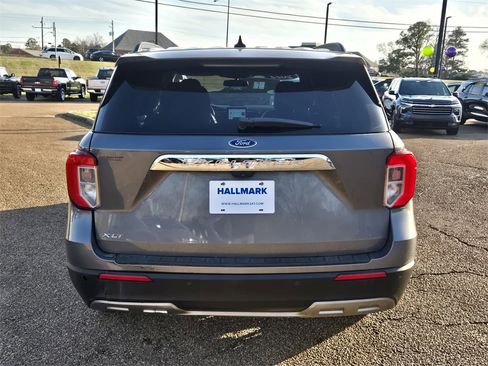 Used 2022 Ford Explorer XLT w/ Equipment Group 202A image 28