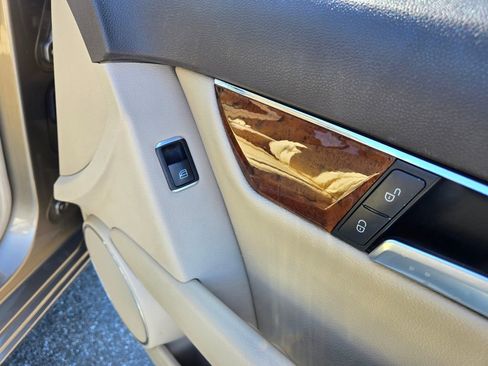 Used 2011 Mercedes-Benz C 300 Sedan image 43