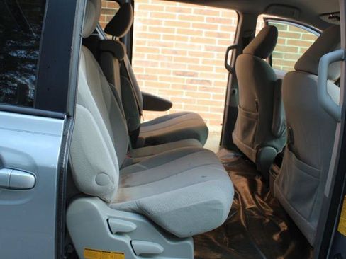 Used 2013 Toyota Sienna LE FWD image 8