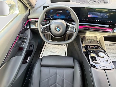 Used 2025 BMW 540i xDrive AWD/4WD image 17