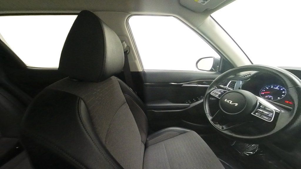 Used 2022 Kia Seltos S AWD/4WD image 33