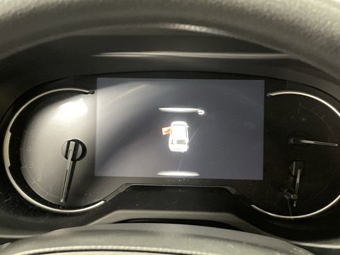 Used 2025 Toyota RAV4 XLE image 21