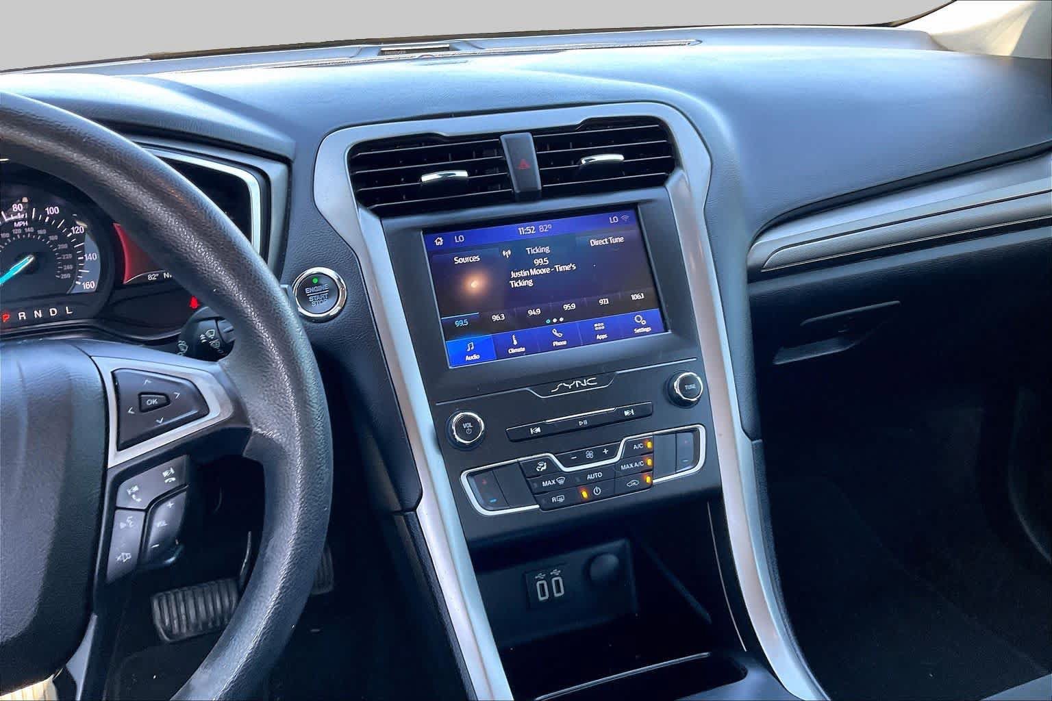 Used 2020 Ford Fusion SE FWD image 7