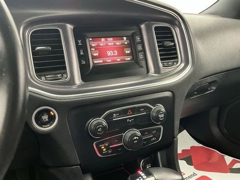 Used 2015 Dodge Charger SE w/ Popular Equipment Group image 9