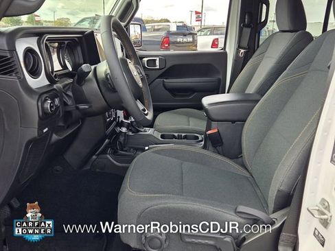 Used 2024 Jeep Gladiator Sport image 5