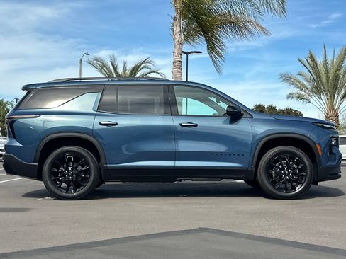 New 2026 Chevrolet Traverse LT w/ Midnight/Sport Edition image 3