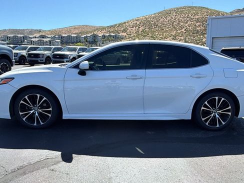 Used 2018 Toyota Camry FWD image 6