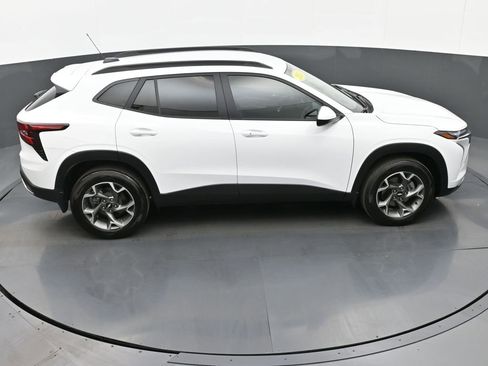 Used 2024 Chevrolet Trax LT w/ Driver Confidence Package image 32