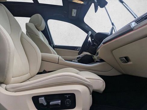 Used 2022 BMW X5 xDrive40i w/ Parking Assistance Package image 21