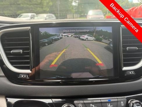 Used 2024 Chrysler Pacifica Touring-L FWD image 20