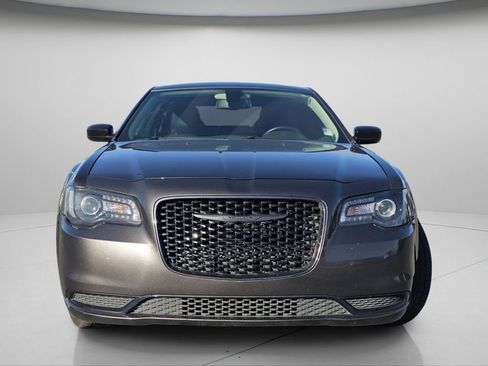 Used 2020 Chrysler 300 Touring w/ Sport Appearance Package AWD/4WD image 3