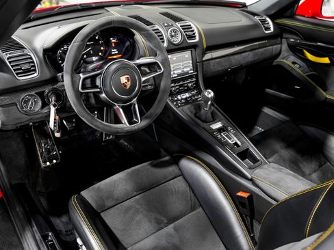 Used 2016 Porsche Boxster Spyder image 9