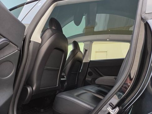 Used 2021 Tesla Model Y Long Range image 33