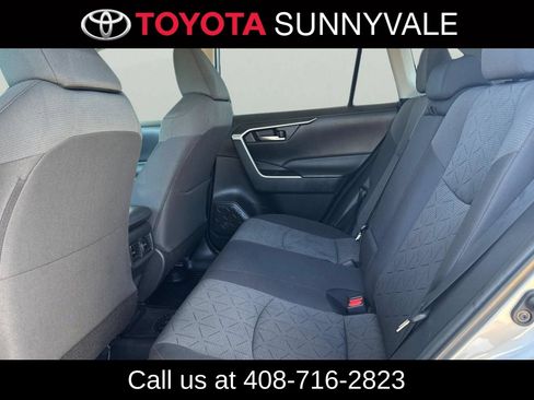 Used 2022 Toyota RAV4 XLE AWD/4WD image 6