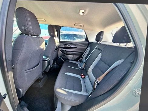 Used 2025 Chevrolet TrailBlazer LT w/ Convenience Package FWD image 9
