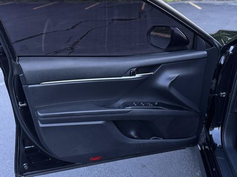 Used 2020 Toyota Camry LE w/ Sunroof Package FWD image 10