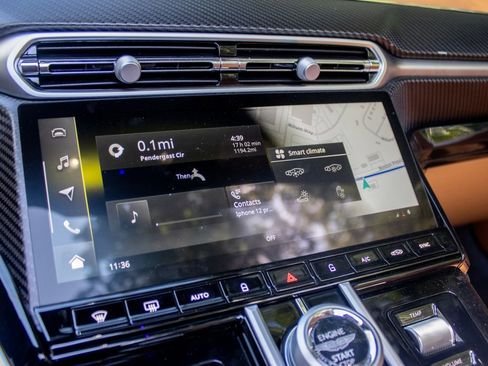 Used 2026 Aston Martin V8 Vantage Coupe image 16