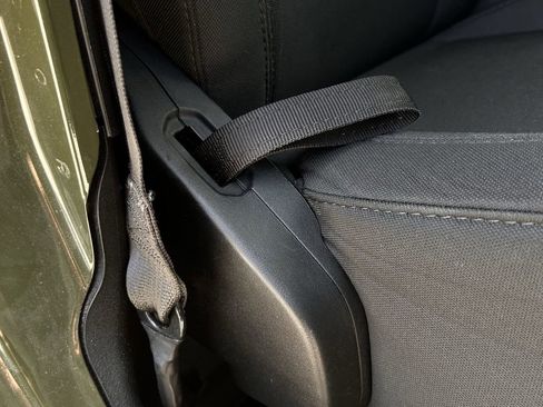 Used 2021 Jeep Wrangler Unlimited Sport image 32