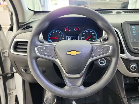 Used 2018 Chevrolet Equinox LS FWD image 32