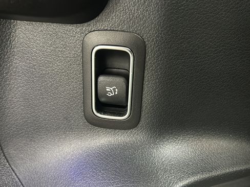 Certified 2025 Mercedes-Benz GLB 250 image 14
