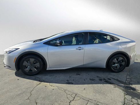 Used 2024 Toyota Prius Prime SE image 6