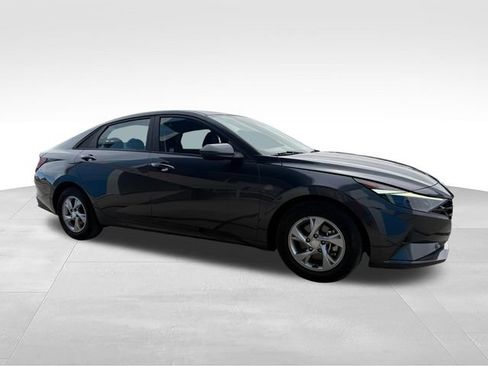 Used 2022 Hyundai Elantra SE FWD image 7