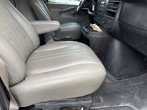 Used 2018 Chevrolet Express 2500 image 10
