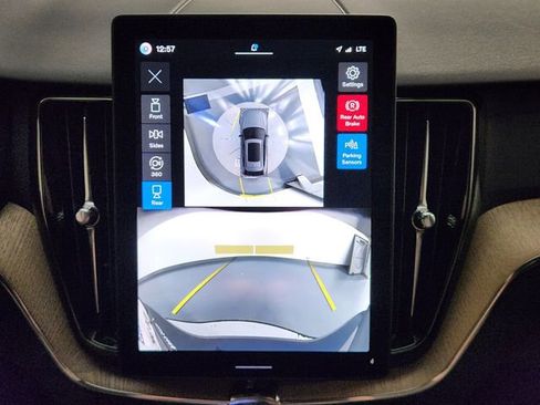 New 2026 Volvo XC60 B5 Plus w/ Climate Package image 18