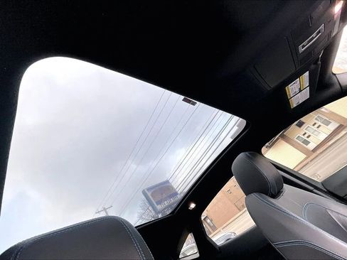 Used 2019 Jaguar E-PACE R-Dynamic SE image 22