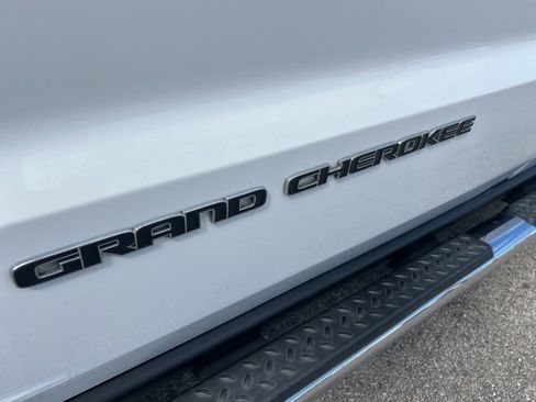 Used 2018 Jeep Grand Cherokee Limited w/ Mopar Chrome Edition Group image 18