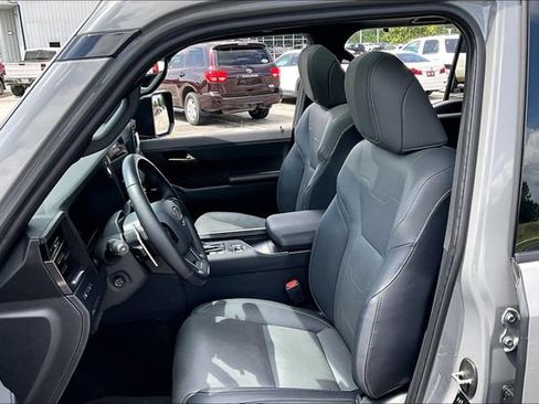 Used 2024 Lexus GX 550 w/ Accessory Package (2T) AWD/4WD image 21