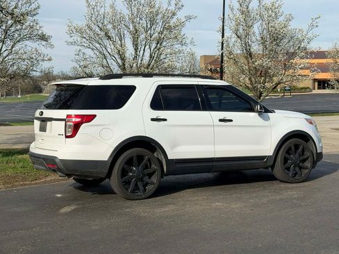 Used 2014 Ford Explorer XLT w/ Equipment Group 201A AWD/4WD image 4