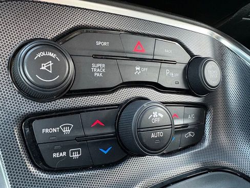 Used 2015 Dodge Challenger R/T Plus image 35