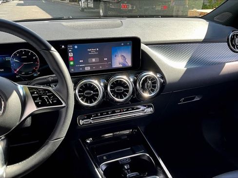 Used 2025 Mercedes-Benz GLA 250 4MATIC image 6