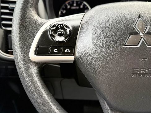 Used 2020 Mitsubishi Outlander ES FWD image 14