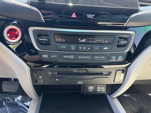 Used 2019 Honda Pilot Touring image 12