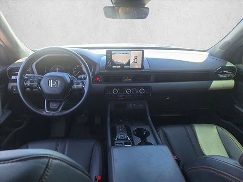 Used 2023 Honda Pilot TrailSport image 15