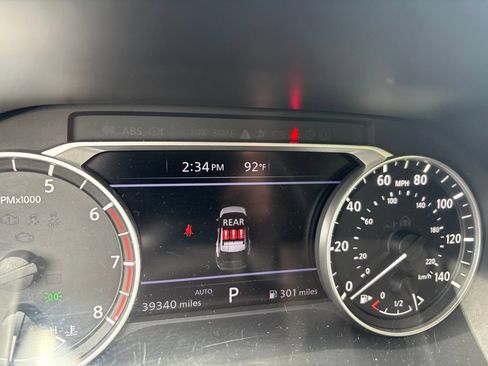 Used 2024 Nissan Rogue SV AWD/4WD image 9