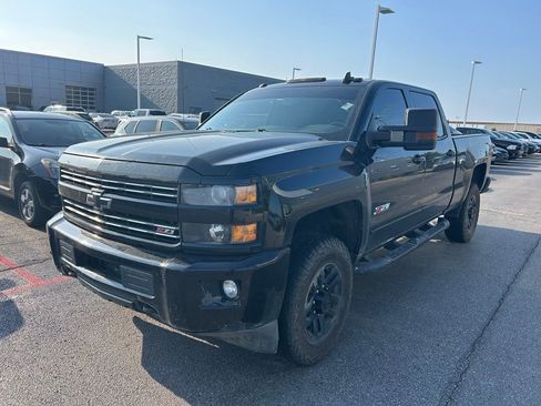Used 2019 Chevrolet Silverado 2500 LT w/ Midnight Edition AWD/4WD image 2