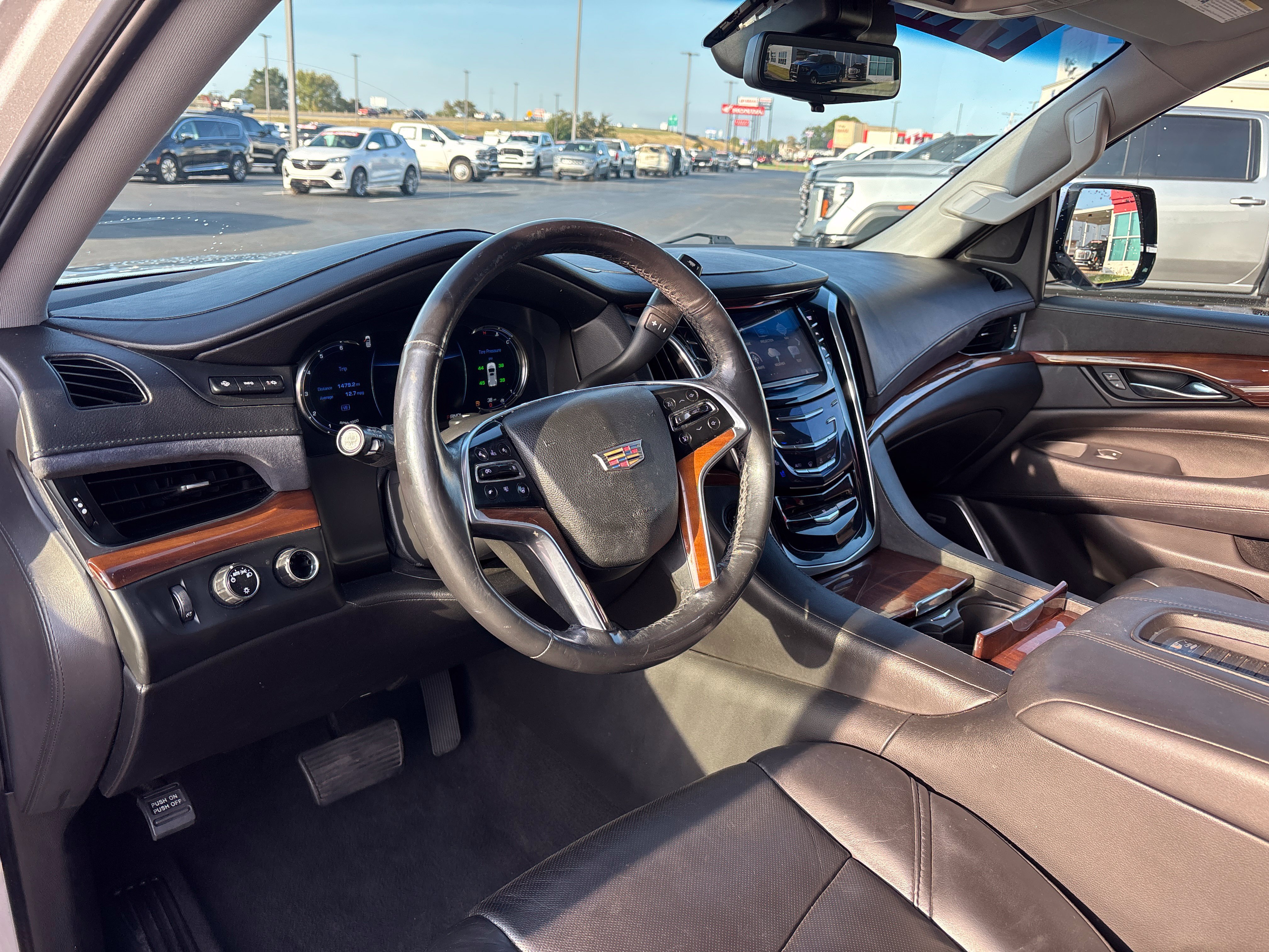 Used 2019 Cadillac Escalade ESV Luxury AWD/4WD image 11