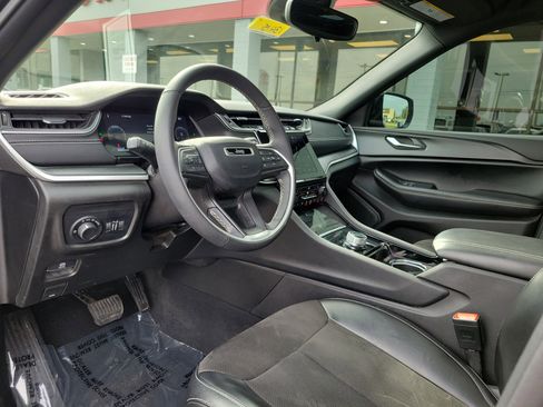 Used 2023 Jeep Grand Cherokee L Laredo image 19