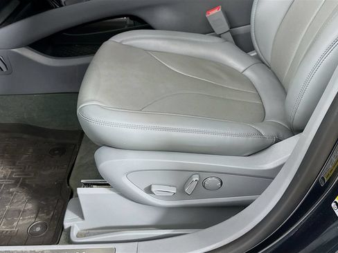 Used 2023 Lincoln Nautilus Reserve AWD/4WD image 27