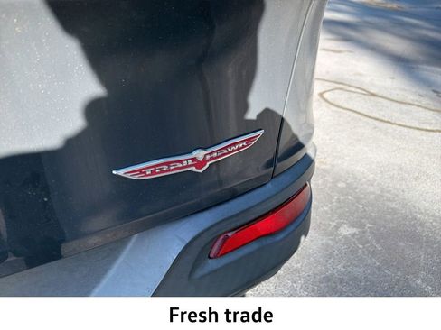 Used 2016 Jeep Cherokee Trailhawk image 4