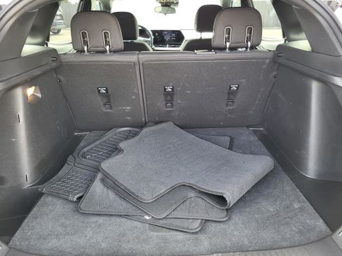 Used 2025 Chevrolet Trax RS w/ Sunroof Package image 12