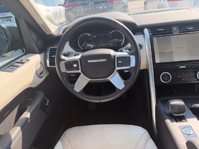 Used 2023 Land Rover Discovery S AWD/4WD image 13